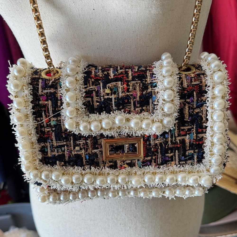 Elegant Pearl-Embellished Tweed Bag